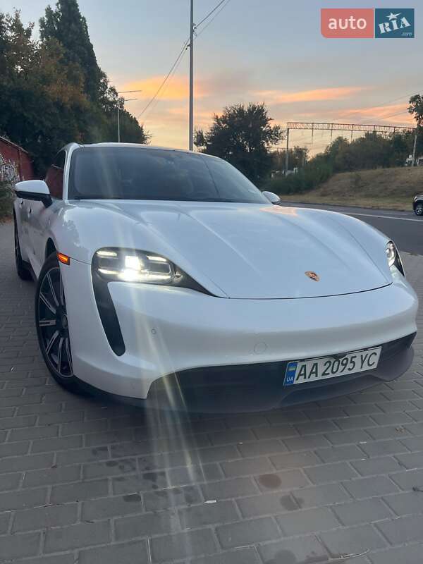 Porsche Taycan (2021)