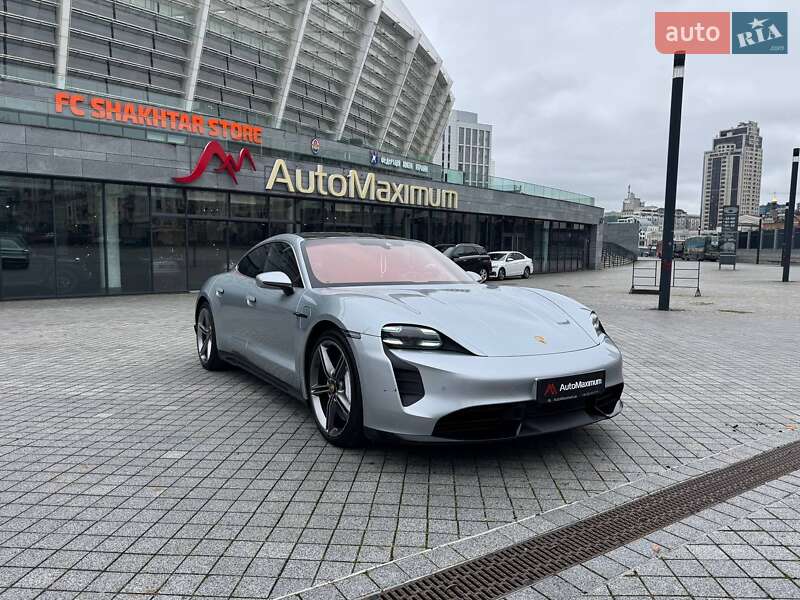 Porsche Taycan (2020)