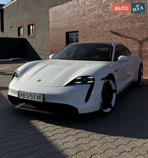 Porsche Taycan (2021)