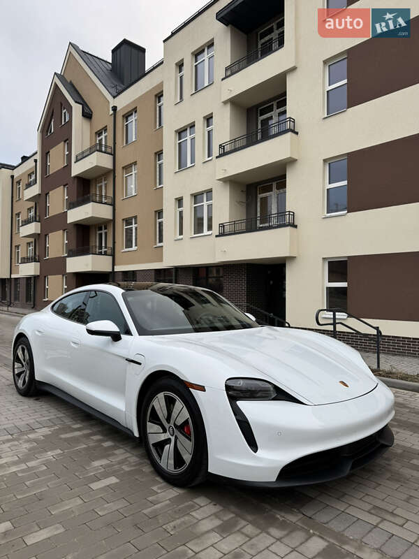 Porsche Taycan (2021)