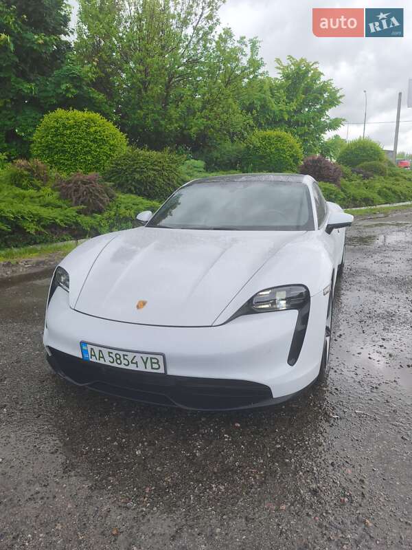 Porsche Taycan (2022)