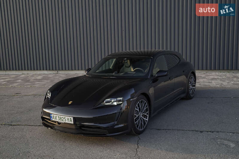 Porsche Taycan (2023)