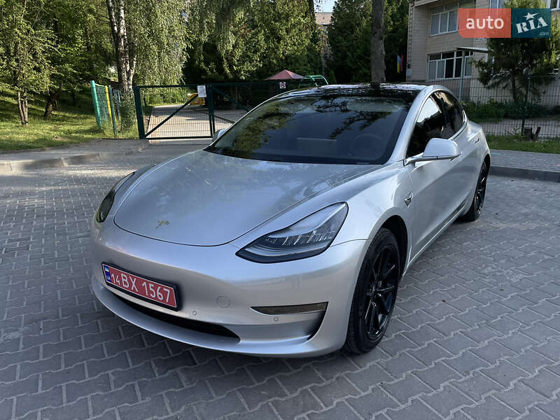 Tesla Model 3 (2018)