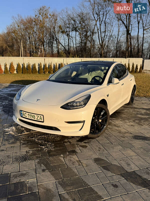 Tesla Model 3 (2019)