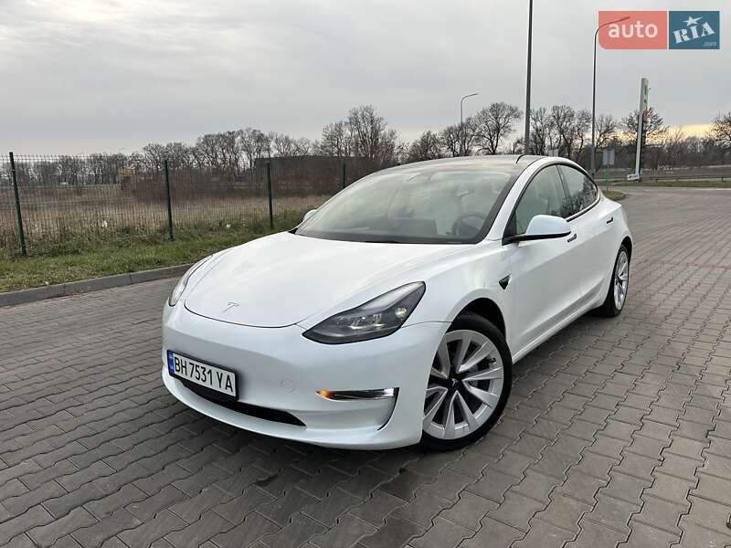 Tesla Model 3 (2023)