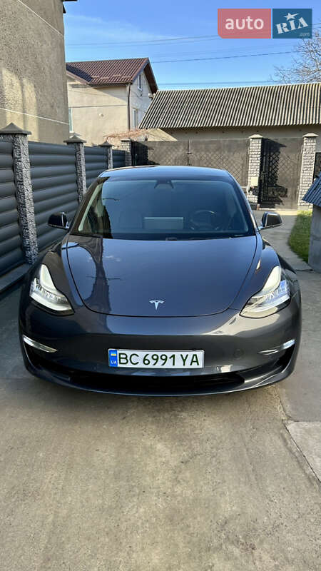 Tesla Model 3 (2019)