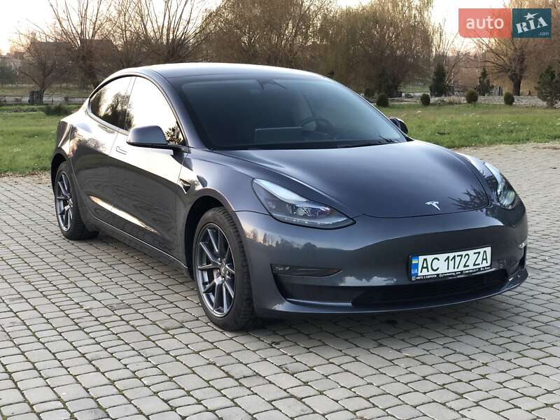Tesla Model 3 (2022)
