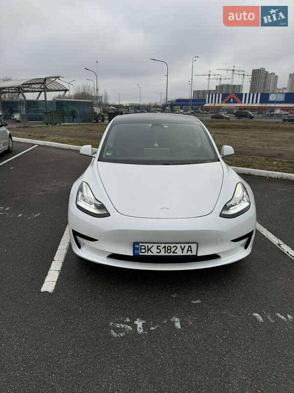 Tesla Model 3 (2019)