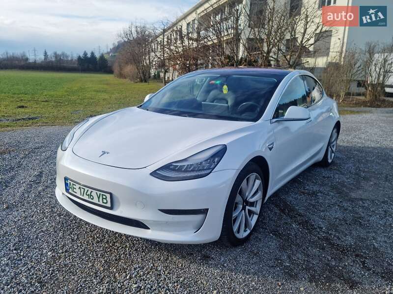Tesla Model 3 (2018)