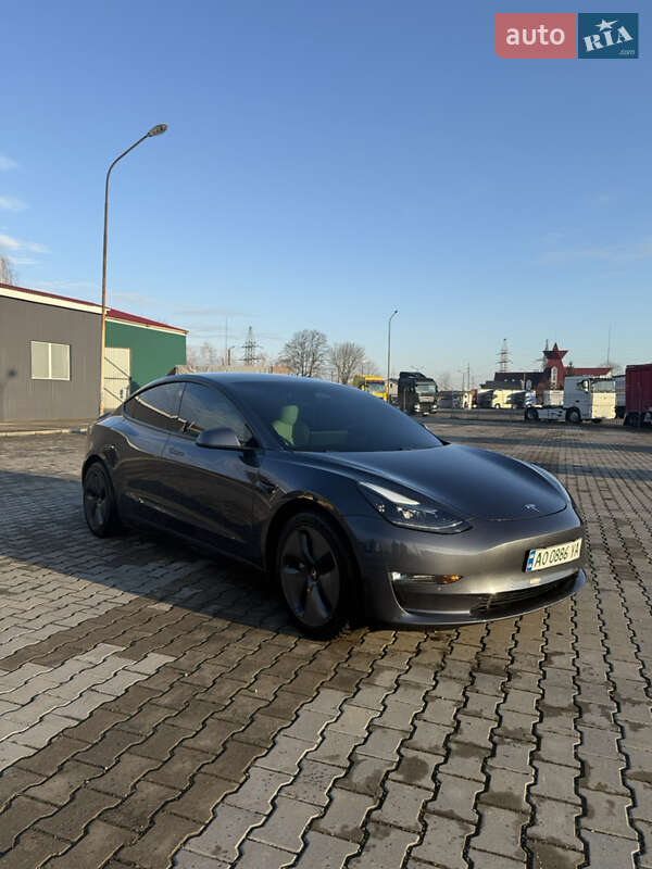 Tesla Model 3 (2021)