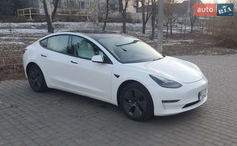 Tesla Model 3 (2022)