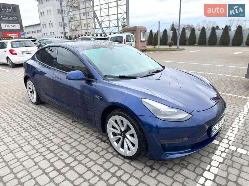 Tesla Model 3 (2022)