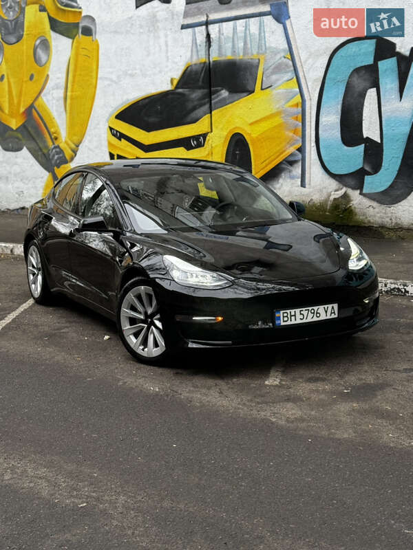 Tesla Model 3 (2022)