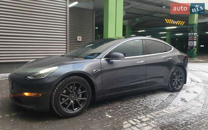Tesla Model 3 (2019)
