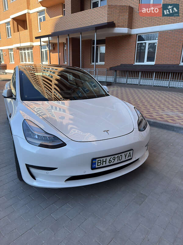 Tesla Model 3 (2022)
