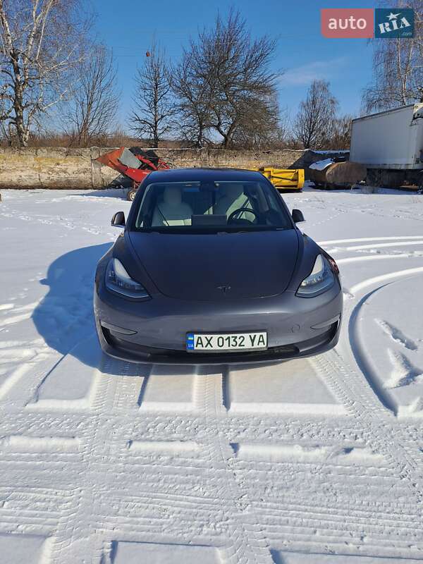 Tesla Model 3 (2019)