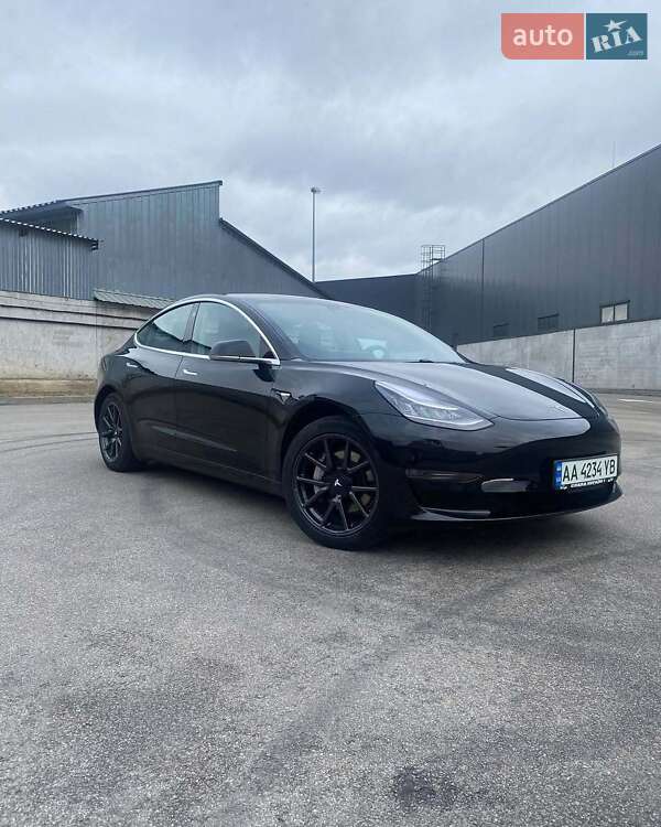 Tesla Model 3 (2019)