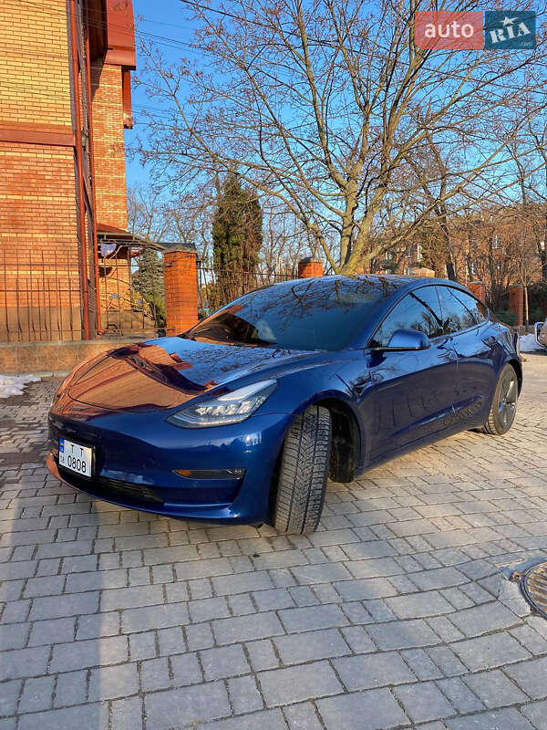 Tesla Model 3 (2019)