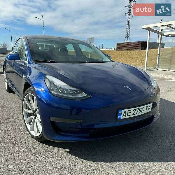 Tesla Model 3 (2019)