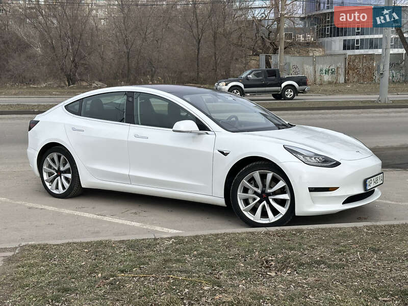 Tesla Model 3 (2018)