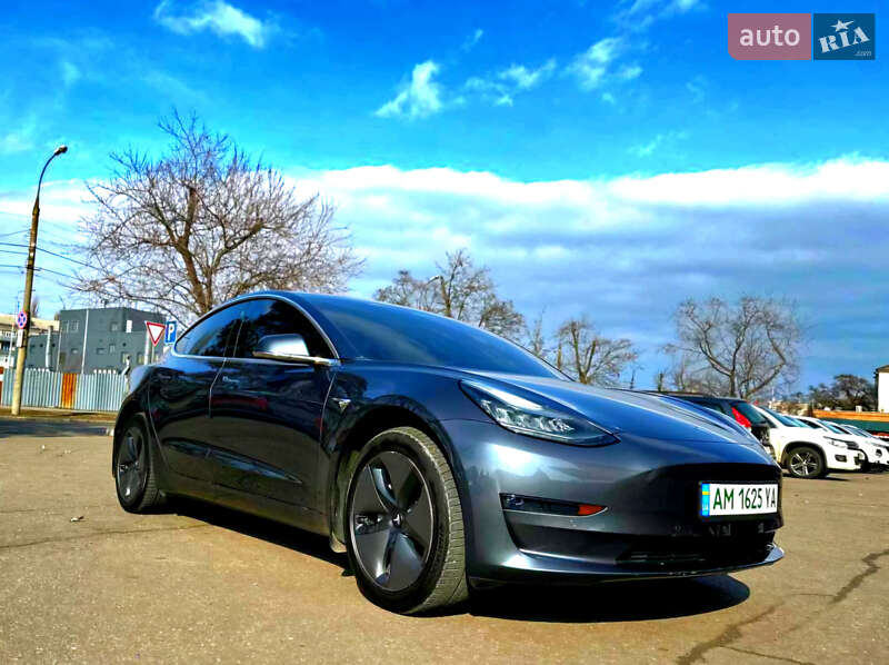 Tesla Model 3 (2018)