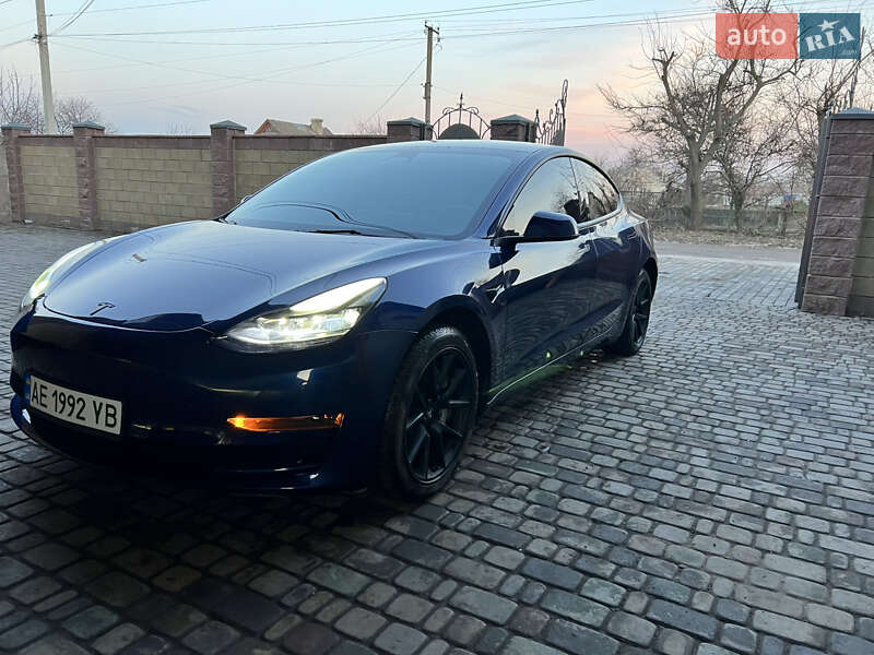 Tesla Model 3 (2022)
