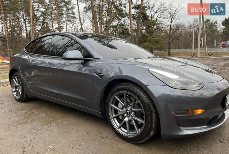 Tesla Model 3 (2023)