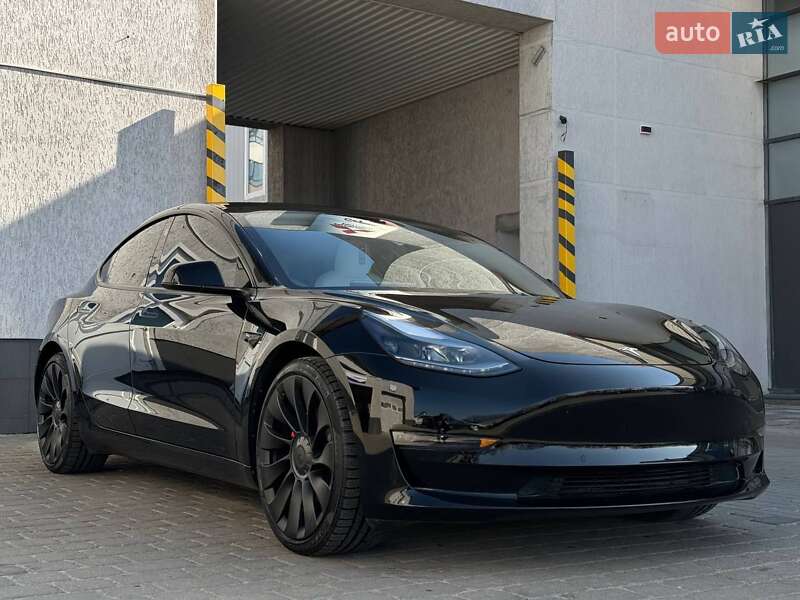 Tesla Model 3 (2022)