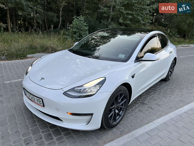 Tesla Model 3 (2020)