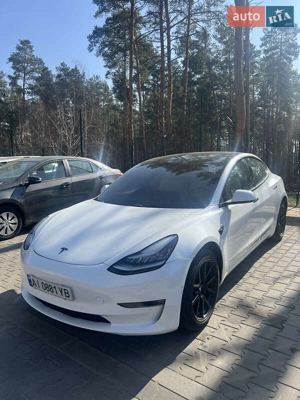 Tesla Model 3 (2019)