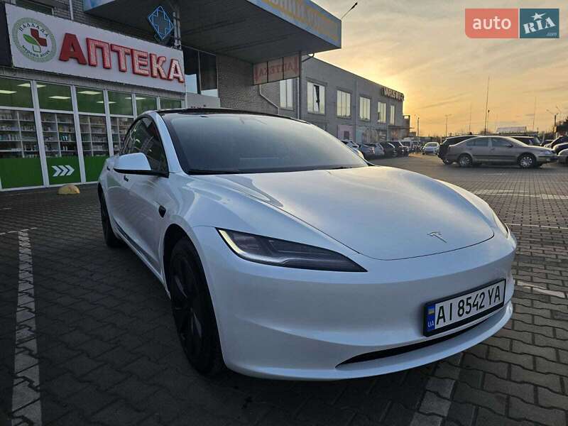 Tesla Model 3 (2024)