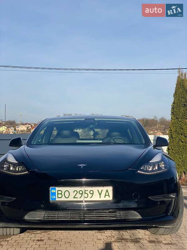Tesla Model 3 (2021)