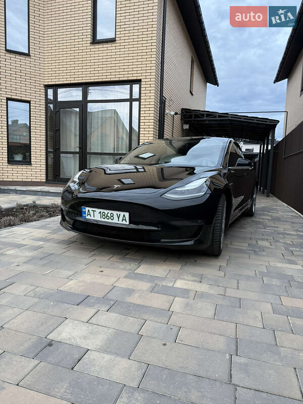 Tesla Model 3 (2019)