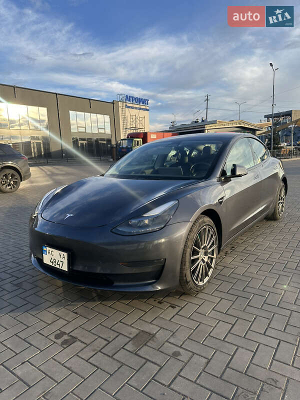 Tesla Model 3 (2021)