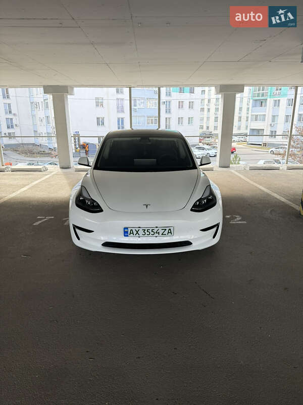Tesla Model 3 (2021)