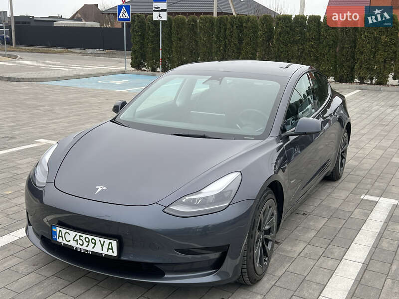 Tesla Model 3 (2022)