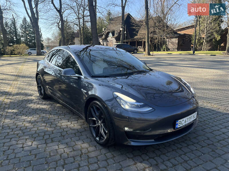 Tesla Model 3 (2018)