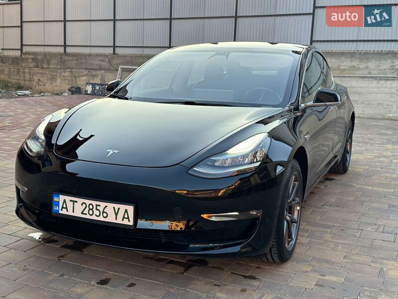 Tesla Model 3 (2019)