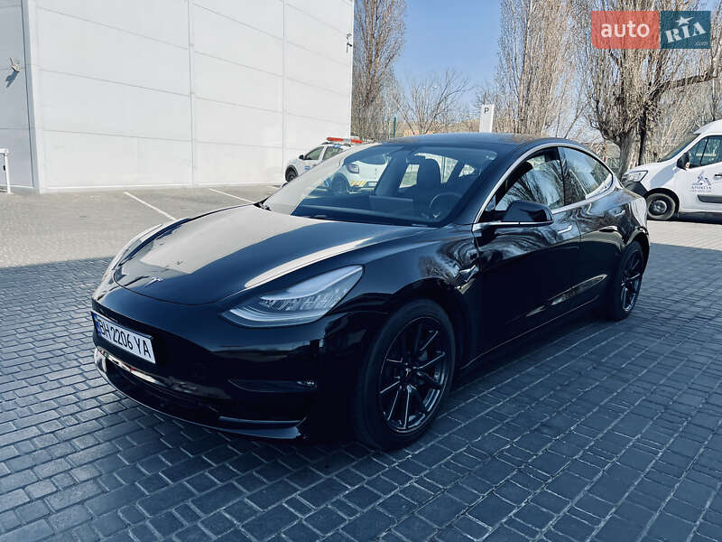 Tesla Model 3 (2020)