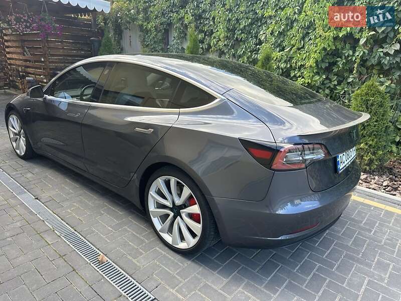 Tesla Model 3 (2019)