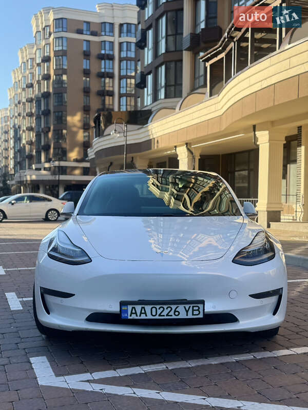 Tesla Model 3 (2020)