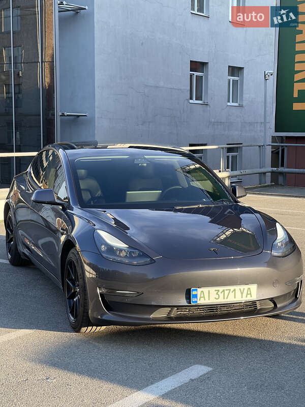 Tesla Model 3 (2022)