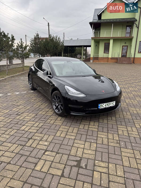 Tesla Model 3 (2020)