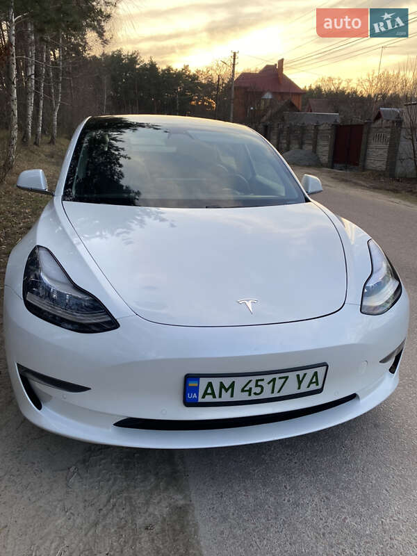 Tesla Model 3 (2019)