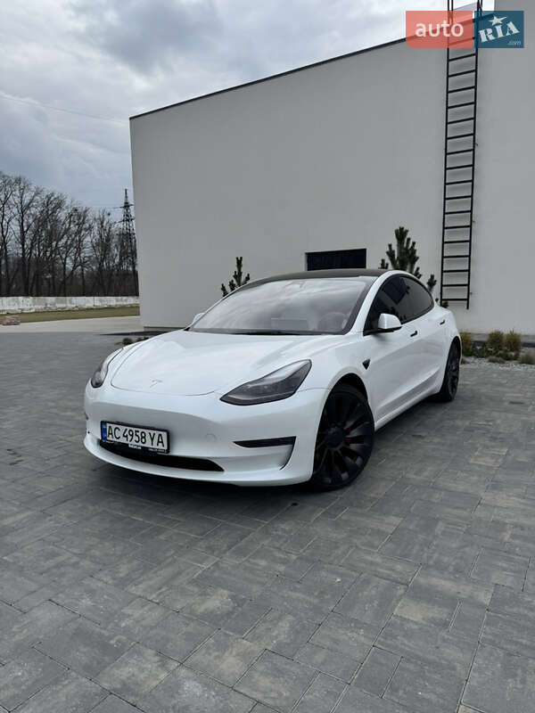 Tesla Model 3 (2023)