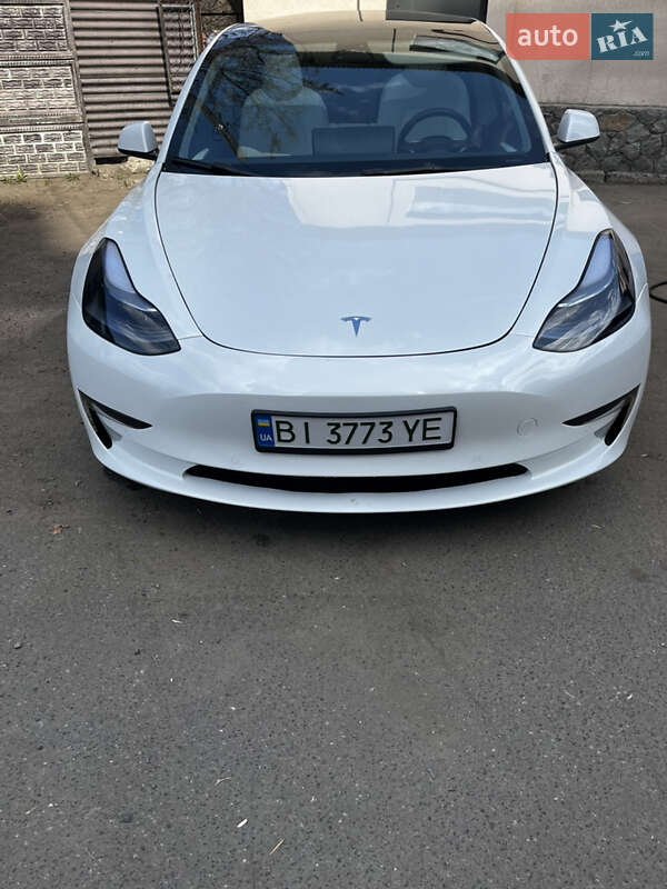 Tesla Model 3 (2022)