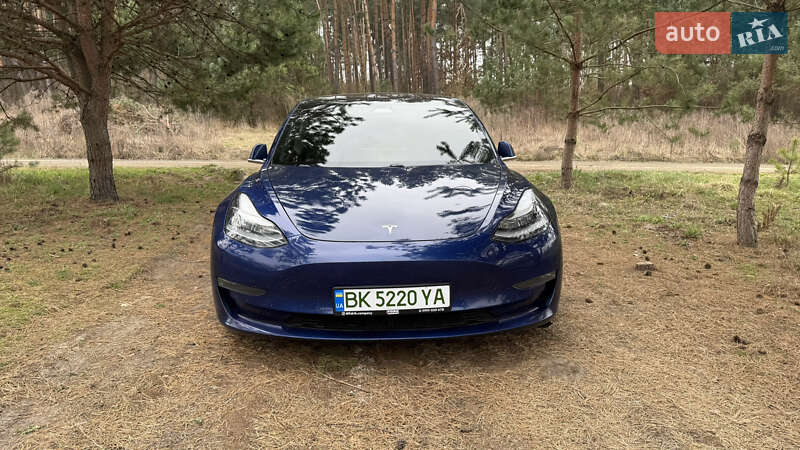 Tesla Model 3 (2018)