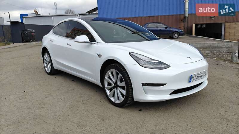 Tesla Model 3 (2018)