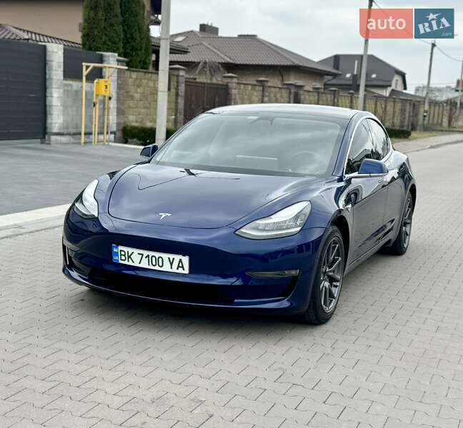 Tesla Model 3 (2019)