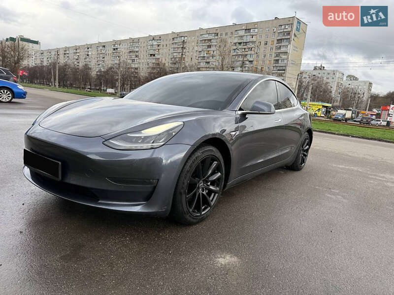 Tesla Model 3 (2019)